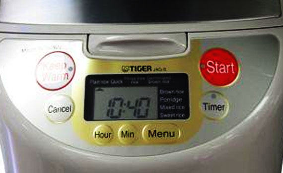 Màn hình LCD của nồi cơm điện Tiger JAG-S18W ngôn ngữ tiếng Anh thông dụng
