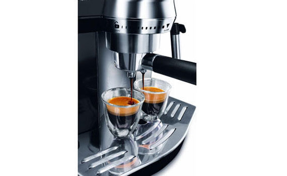 Chức năng đánh sữa tuyệt hảo với máy pha cà phê Delonghi EC820.B