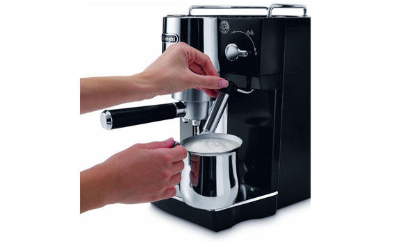 Máy pha cà phê Delonghi EC820.B có quy trình pha chế nhanh gọn