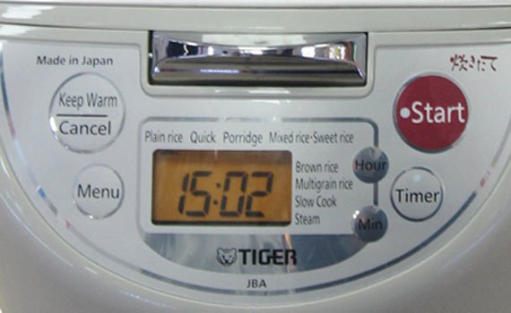 Nồi cơm điện Tiger JBA- T18W bảng điều khiển dễ sử dụng