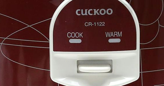 Nồi cơm điện Cuckoo CR-1122 nút điều chỉnh bằng cơ dễ sử dụng