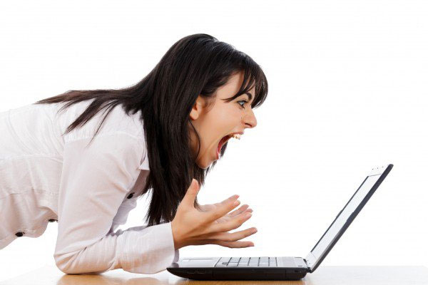 Thời gian cho cuộc hẹn sắp tới nhưng laptop lại đơ không chịu hoạt đông, lúc này bạn chỉ có thể phát điện mà thôi!