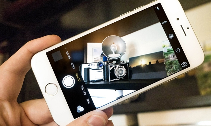 Camera sau 8.0MP với mặt kính làm bằng sapphire cao cấp