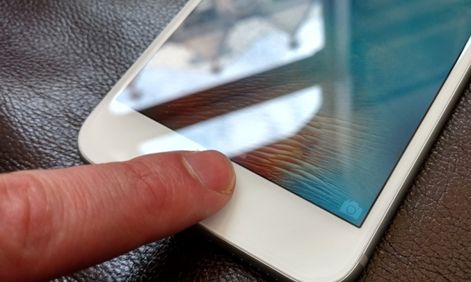 cảm biến vân tay Touch ID để bạn có thể mở một cách an toàn