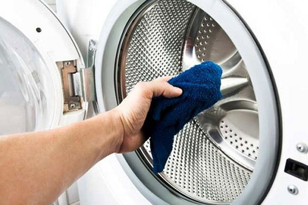 Vệ sinh máy giặt thường xuyên để diệt trừ vi khuẩn gây bệnh