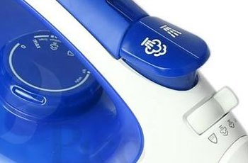 Bàn ủi hơi nước Electrolux ESI5223 có công suất lớn