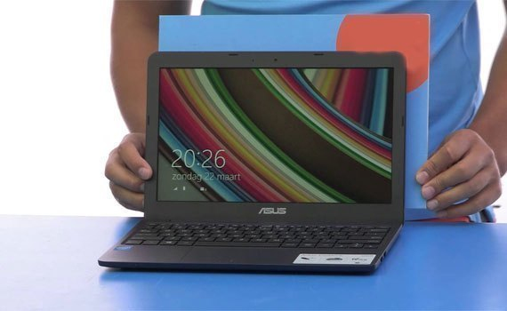 Máy tính xách tay Asus F554LA trang bị màn hình lớn 15.6 inches