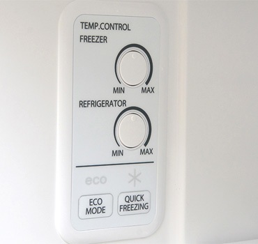 Tủ lạnh Toshiba GR-TG46VPDZ (XK) có bảng điều khiển bên hông