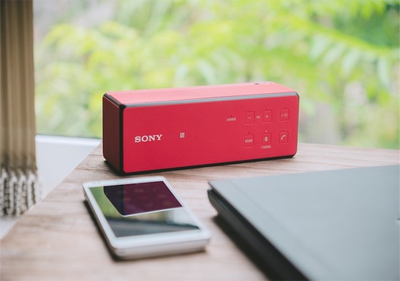 Loa Sony mini SRS-X33 đỏ nghe nhạc hay, trong trẻo