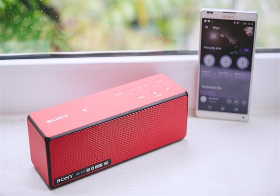 Loa Sony mini SRS-X33 màu đỏ dùng pin phát nhạc đến 12 giờ