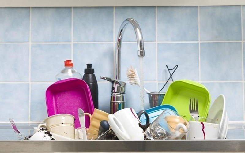 Để dao hoặc vật nhọn chung với đồ dùng nhà bếp sẽ gây thương tích cho bạn