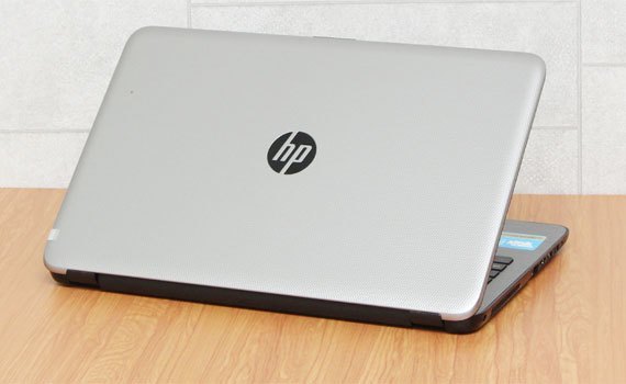 Máy tính xách tay HP AC627TU thiết kế sang trọng, màu bạc