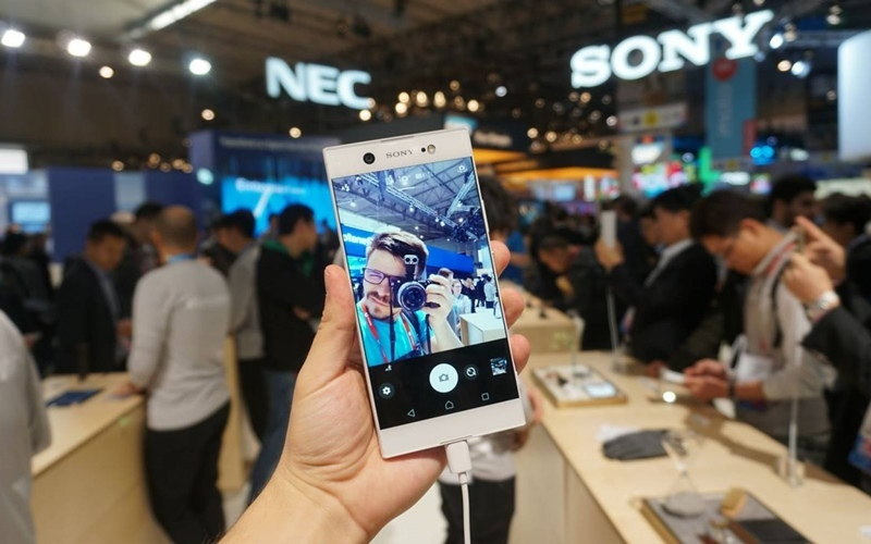 Camera trước 16MP cho những bức hình selfie lung linh