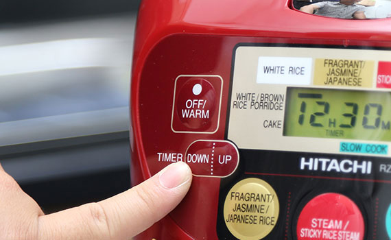 Nồi cơm điện Hitachi RZ-DMA18 có chức năng hẹn giờ