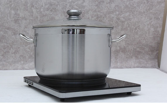 Nồi inox Fivestar 3 đáy 28cm N28-3DFS thiết kế quai tán đinh cực kỳ chắc chắn