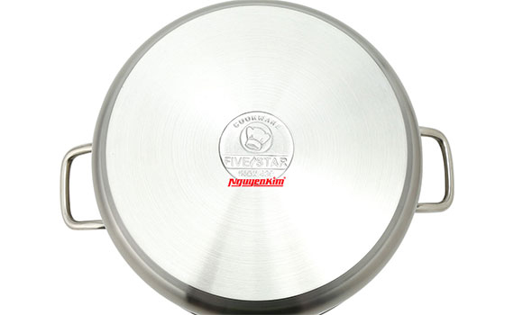 Bữa ăn gia đình luôn đầy đủ chất dinh dưỡng với nồi inox Fivestar 3 đáy 28cm N28-3DFS
