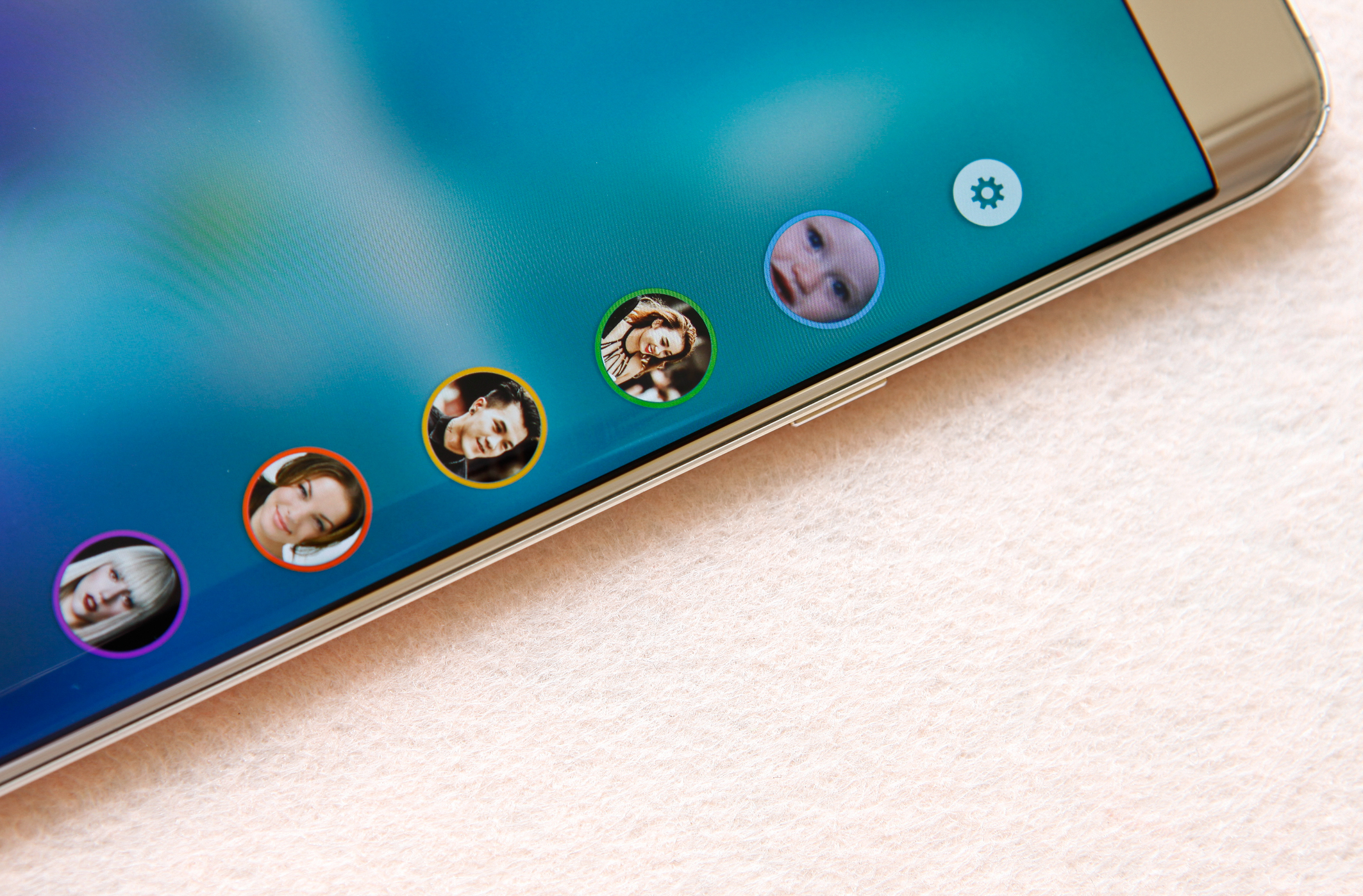 Samsung Galaxy S6 Edge Plus màn hình ấn tượng