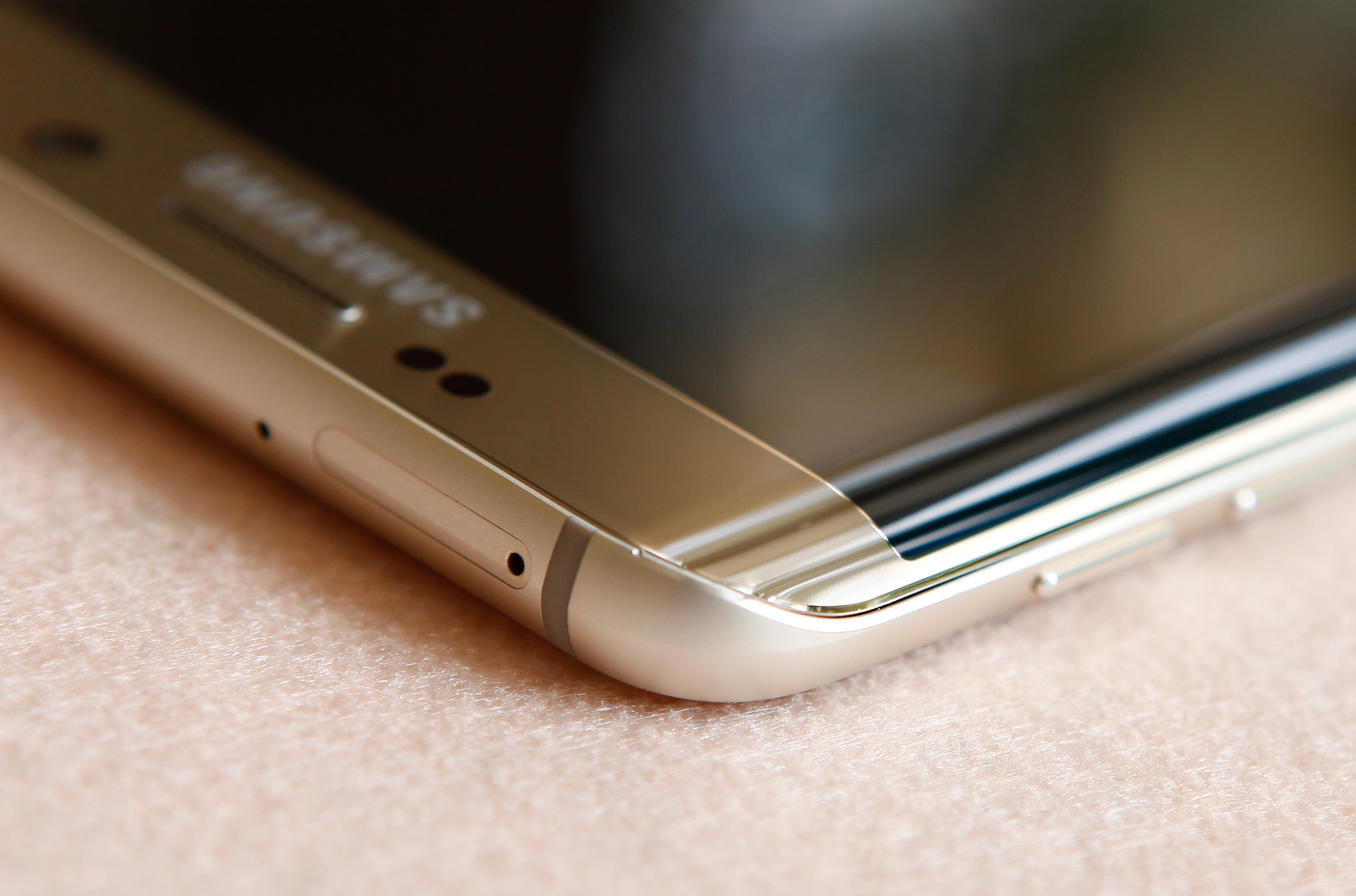Samsung Galaxy S6 Edge Plus màn hình cong