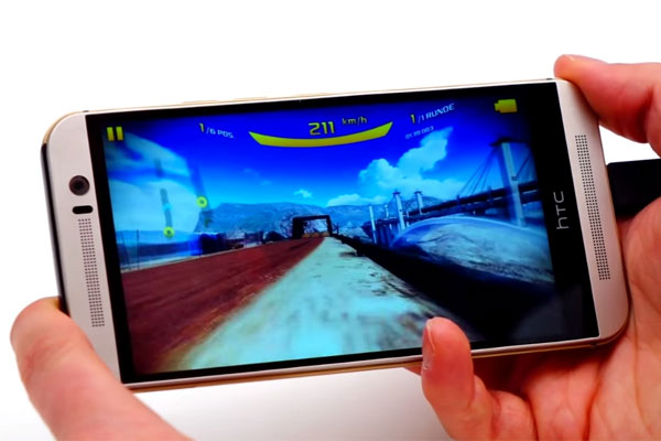 HTC One M9 được trang bị cấu hình mạnh mẽ, lướt web và chơi game mượt mà.