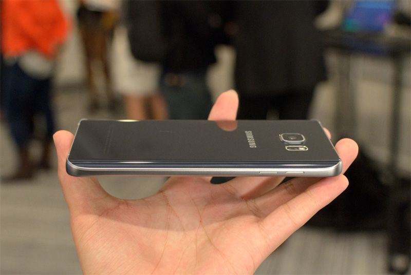 Samsung Galaxy Note 5 Black có sạc không dây và sạc siêu nhanh