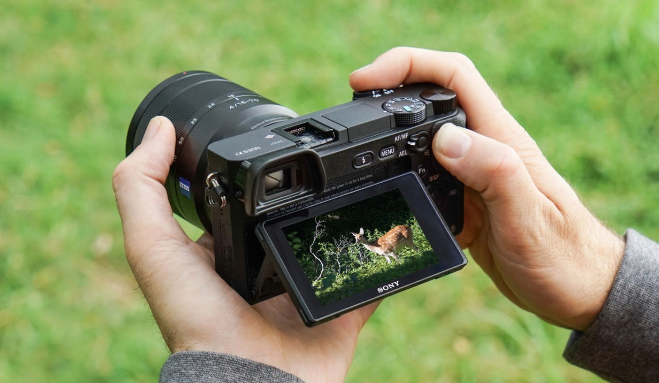Máy ảnh Sony ILCE 6300L hiện đại