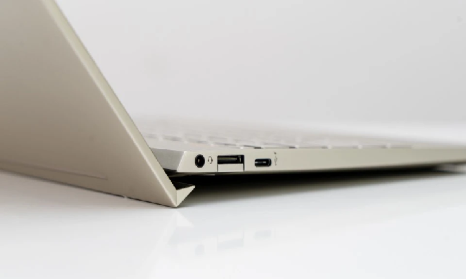 Laptop HP Envy 13-AQ1023TU i7-10510U 13.3 inch 8QN84PA Đa dạng cổng kết nối 