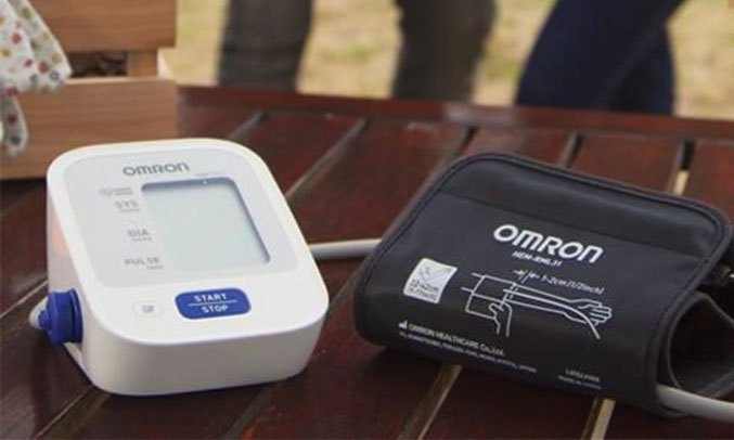 Máy đo huyết áp bắp tay Omron HEM-7121 đo chinh xác hơn