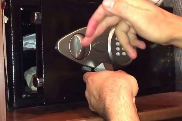 Chọn mua két sắt của các thương hiệu uy tín để không phải 