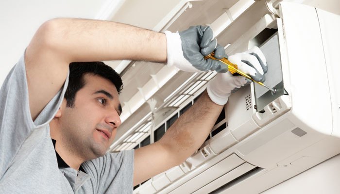 Đừng quên vệ sinh máy lạnh ít nhất 6 tháng 1 lần