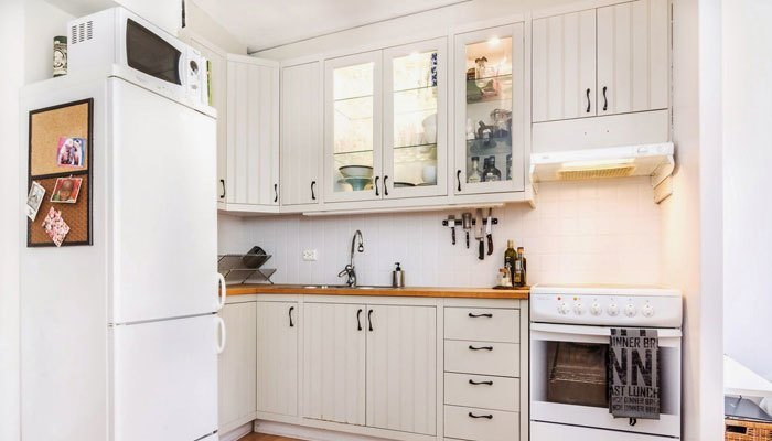 Không đặt lò vi sóng lên đầu tủ lạnh