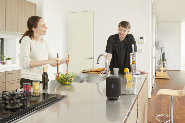 Âm thanh được lan tỏa khắp không gian nhờ loa với công nghệ 360 độ