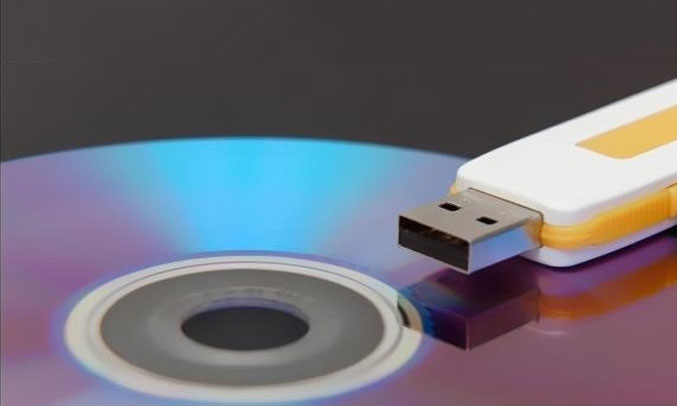 Máy cassette Toshiba TY-CKU310 có thể kết nối USB