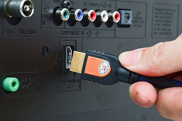 Cáp HDMI cho hình ảnh, âm thanh được truyền lên tivi với chất lượng cao