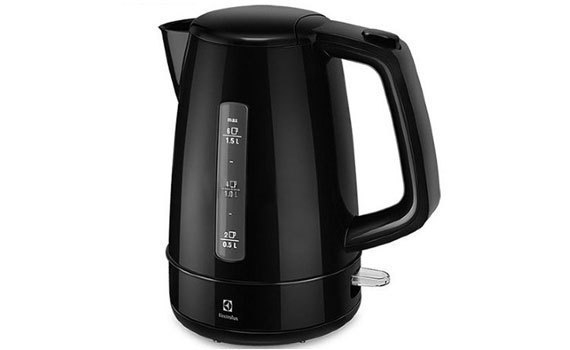 Ấm đun nước Electrolux EEK1303K có dung tích lớn 1.7 lít