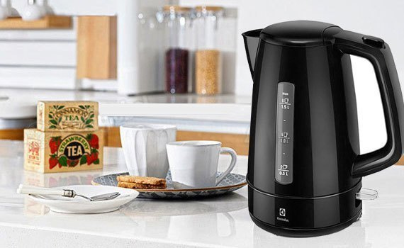 Ấm đun nước Electrolux EEK1303K thiết kế nhỏ gọn, sang trọng