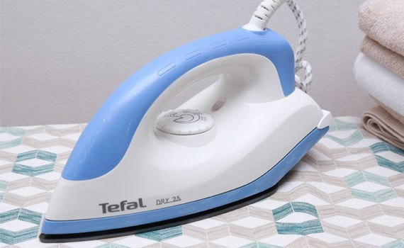 Bàn ủi loại nào tốt? Bàn ủi hơi nước Tefal FS2525