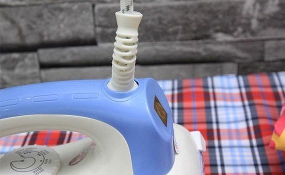 Bàn ủi hơi nước Tefal FS2525 có mặt đế chống dính