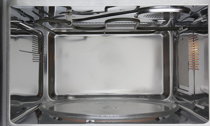 Khoang lò vi sóng Electrolux EMS3087X rộng