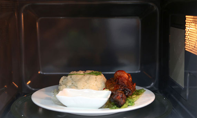 Lò vi sóng Panasonic NN-ST342MYUE 25 lít công suất lớn