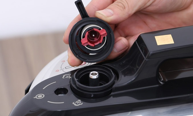 Nồi áp suất điện Philips HD2103/66 có van điều chỉnh hiện đại đảm bảo an toàn