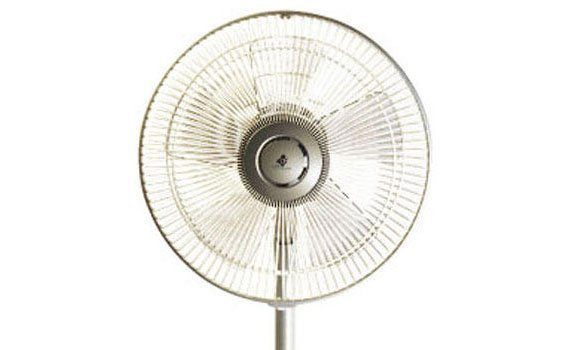 Quạt đứng Panasonic F-307KH có sải cánh rộng 40cm