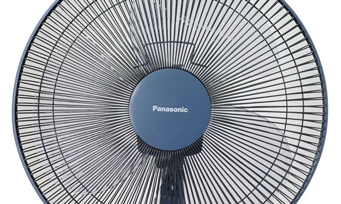 Quạt đứng Panasonic F-400C mạnh mẽ