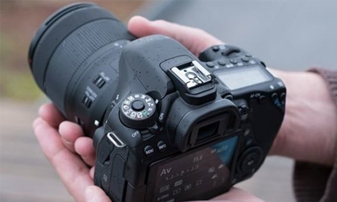 Máy ảnh Canon EOS 80D KIT 18-55MM hiện đại