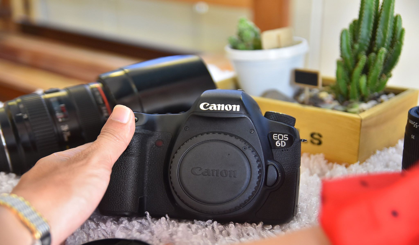 Máy ảnh Canon EOS 6D Mark II nhỏ gọn, kiểu dáng thanh lịch 