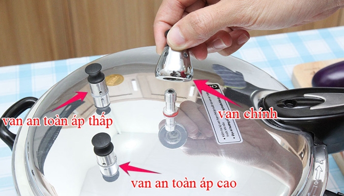 Nồi áp suất 1 van chính và 2 van phụ bảo vệ tối ưu cho người dùng