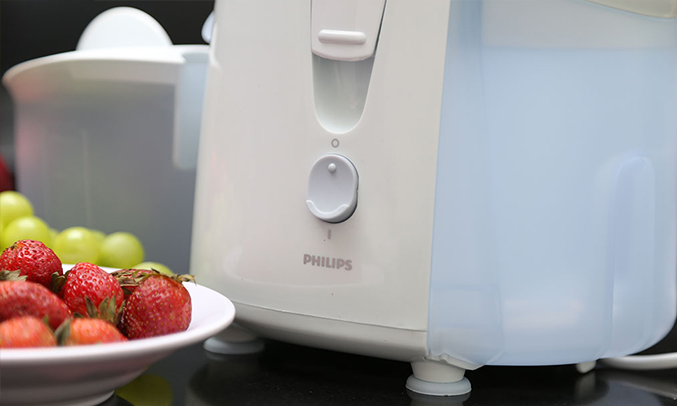 Máy ép trái cây Philips HR1823 có ngăn chứa xơ bã lớn