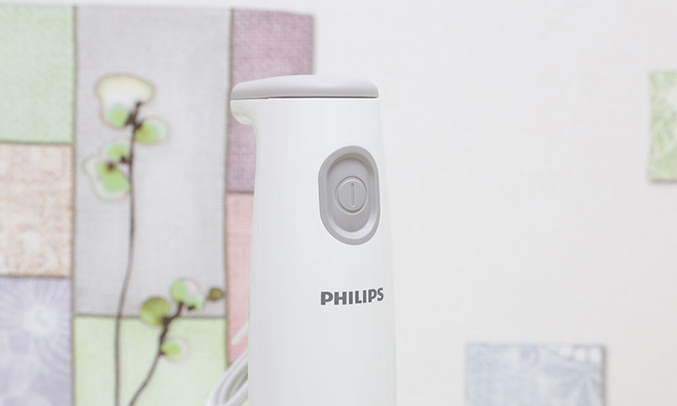 Máy xay trái cây cầm tay Philips HR1600/00 vừa tay người dùng