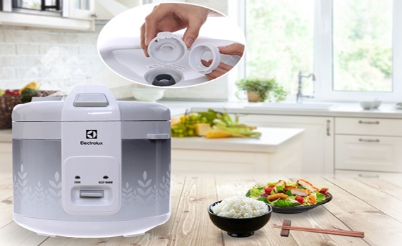 Nồi cơm điện Electrolux ERC3305 có van thoát hơi nước thông minh