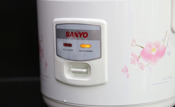 Nồi cơm điện Sanyo ECJ-SP18A(WF) có dung tích 1.8 lít