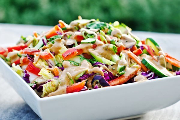 Salad bắt mắt được làm siêu nhanh bằng lò vi sóng